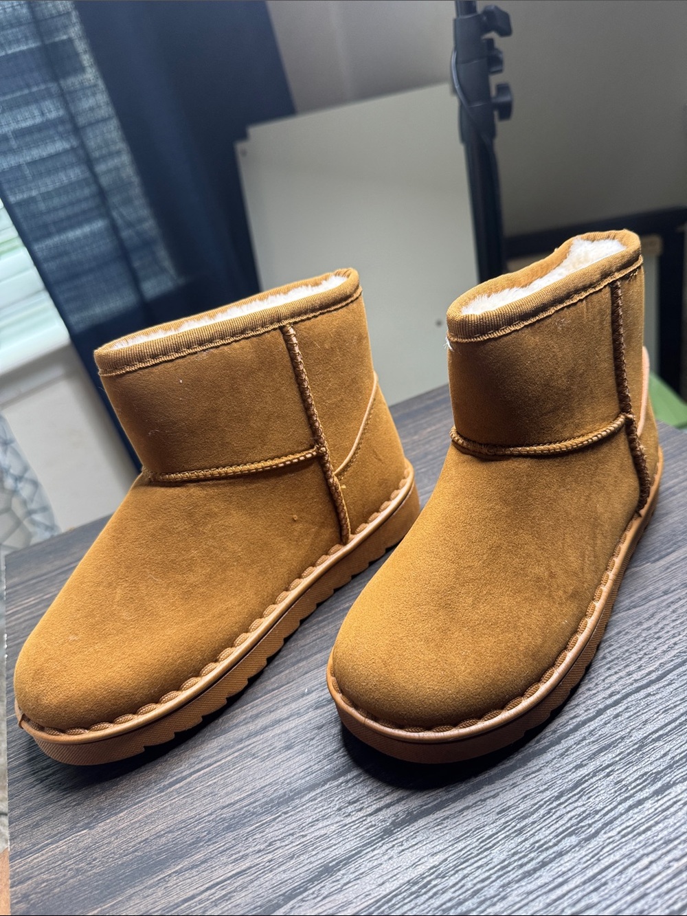 Kids Cozy Short One-Piece Boots in Chestnut Brown never worn